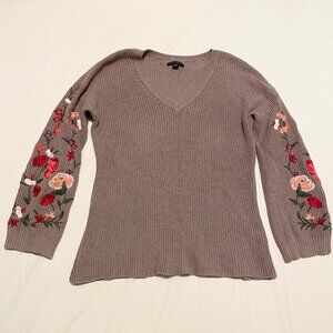 American Eagle Floral Embroidered V Neck Sweater Womens Size Medium